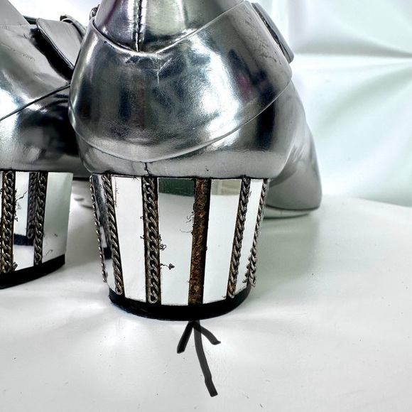 ⭐️ CLEARANCE SALE ⭐️ SERGIO ROSSI metallic silver patent leather *heels need TLC - Picture 10 of 16